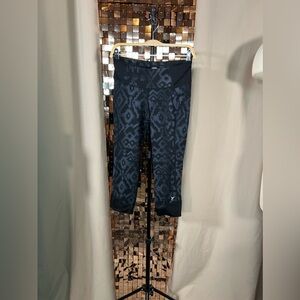 Old Navy Active Grey Black Abstract Print size Small Legging